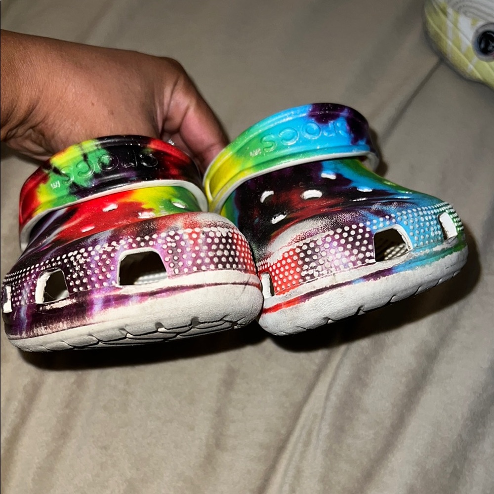 CROCS Red and Yellow Sandals Vibrant Design - Picture 5 of 6